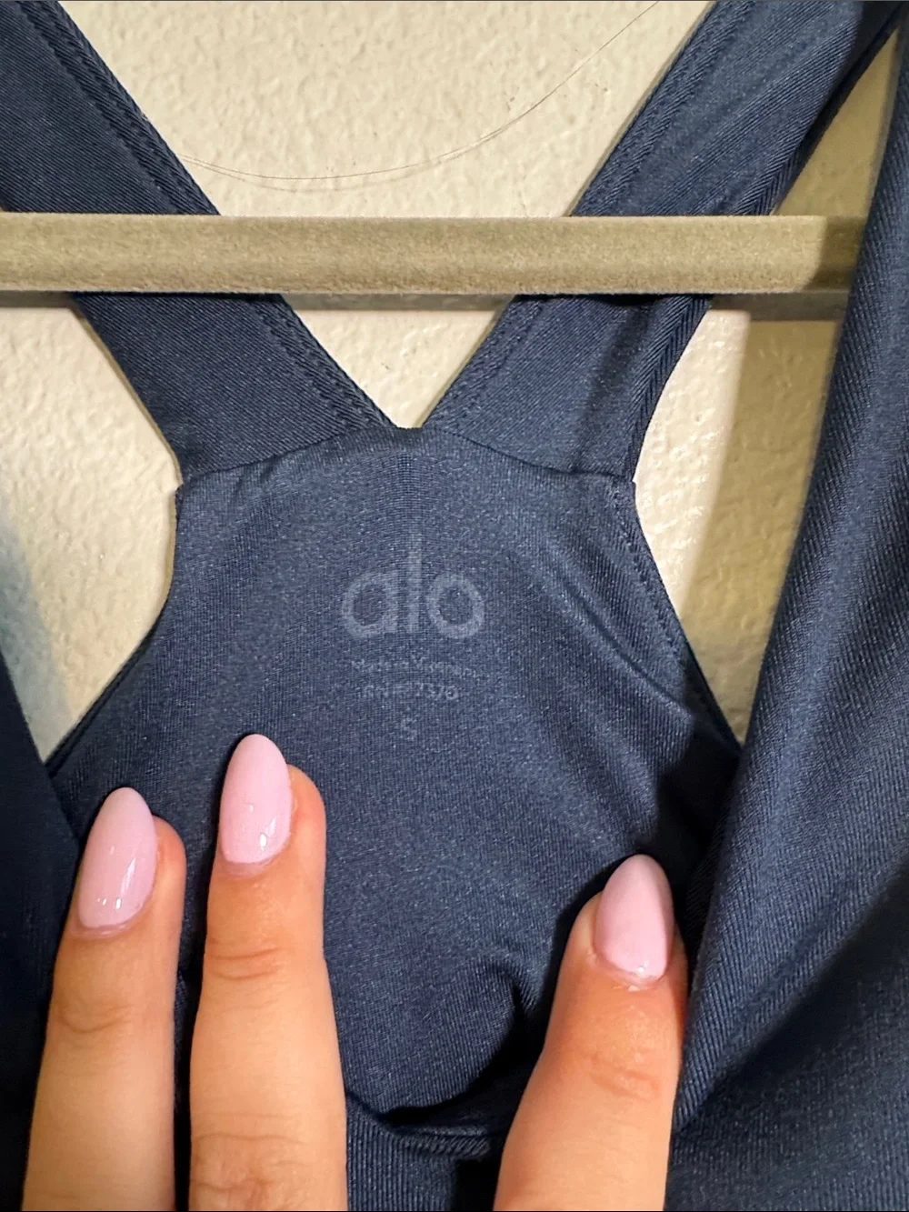 ALO Yoga Airbrush Real Bra Tank Top in Navy - S